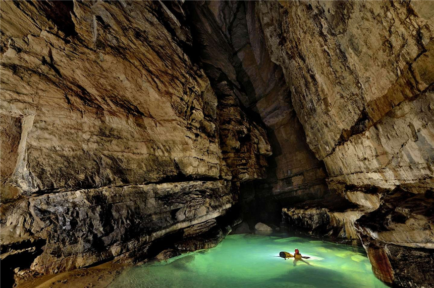 Se descubren cuevas gigantes en Chongqing, China por los exploradores estadounidenses