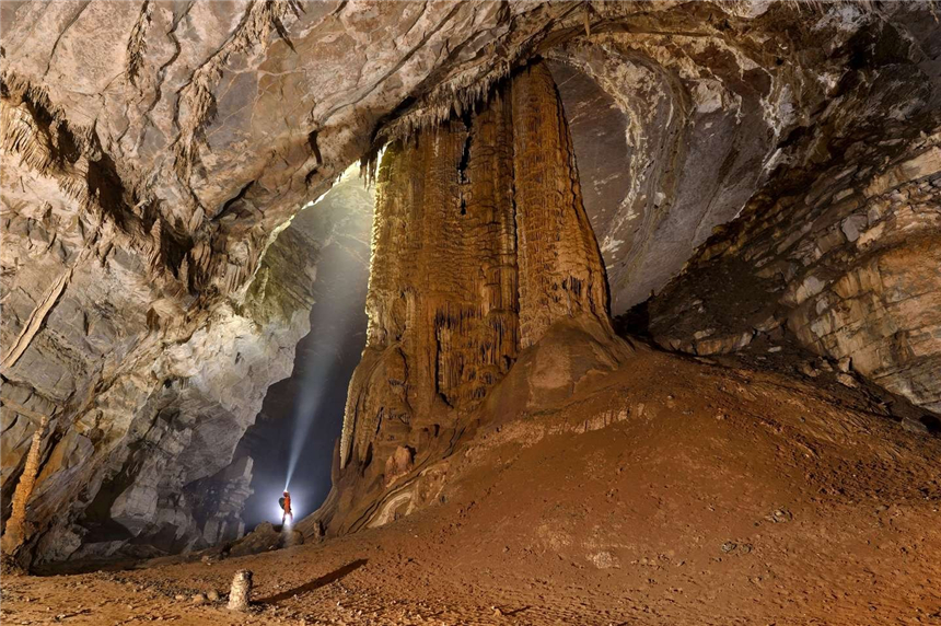 Se descubren cuevas gigantes en Chongqing, China por los exploradores estadounidenses