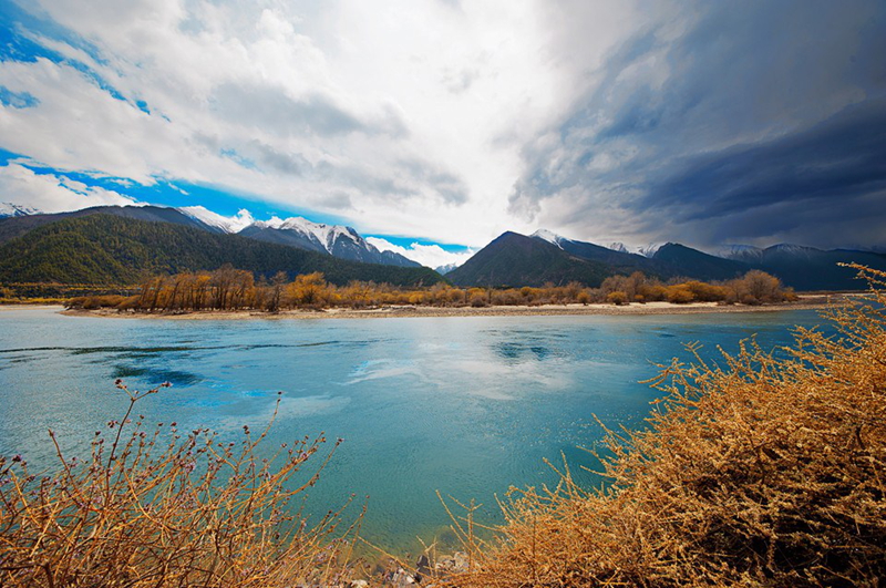 Paisajes impresionantes de otoño de Tíbet