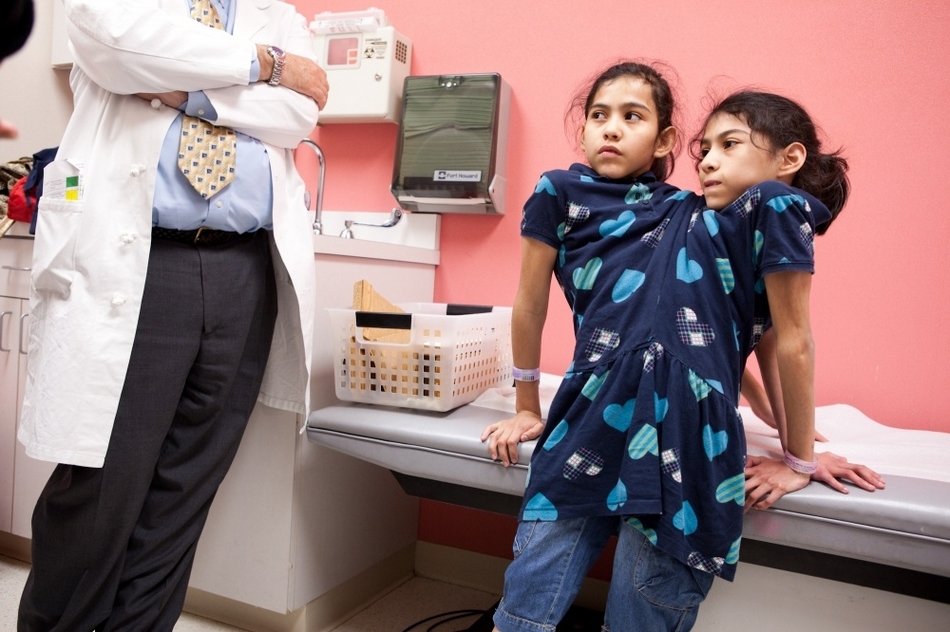 La vida feliz y verdadera de gemelas siamesas mexicanas