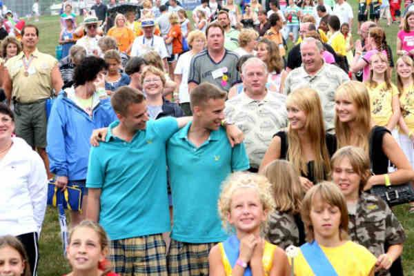 El Festival de los Gemelos, trillizos y hasta quintillizos en Twinsburg