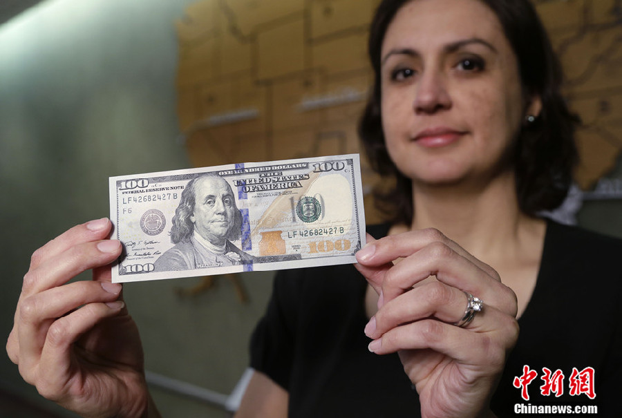 El nuevo billete de 100 dólares entra en circulación en Estados Unidos