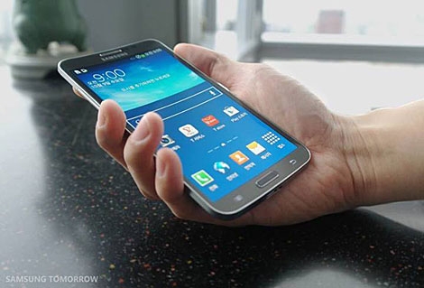 Samsung lanza 'Galaxy Round', el primer 'smartphone' con pantalla curva