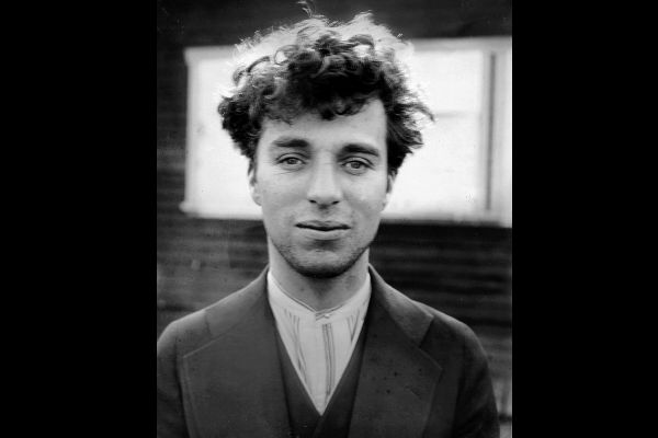 Sin duda, Charles Chaplin fue uno de los íconos del cine mudo, por eso, este retrato de 1916, cuando él tenía sólo 27 años, es digna de admirarse.