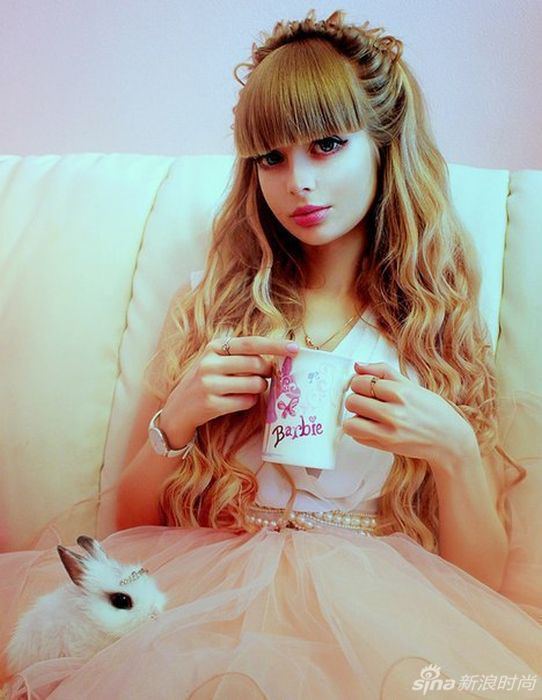 Revelan nuevas fotos de “Barbie humana” Anzhelika Kenova