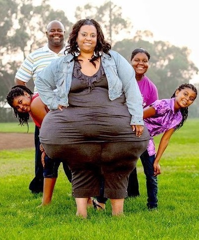 Mikel Ruffinelli, la mujer con las caderas más grandes del mundo