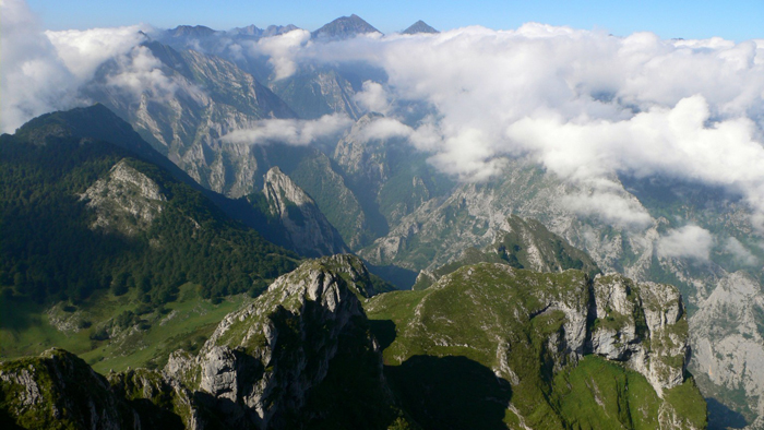 El parque nacional más hermoso de España —— Parque Nacional de los Picos de Europa 6