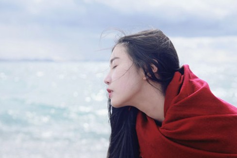 Zhang Xinyuan: chica hermosa a la orilla del lago3