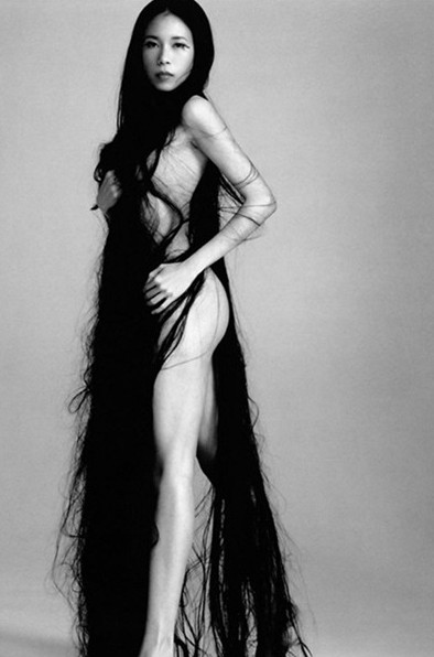 Actriz china Karen Mok posa desnuda para celebrar el vigésimo aniversario de su carrera artística1
