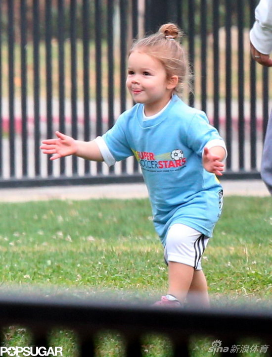 La adorable pequeña princesa Harper Seven Beckham con su familia en parque de Los Ángeles2