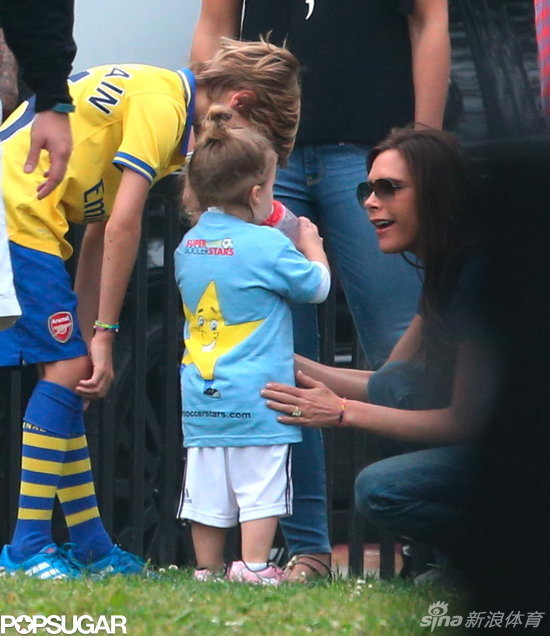 La adorable pequeña princesa Harper Seven Beckham con su familia en parque de Los Ángeles4