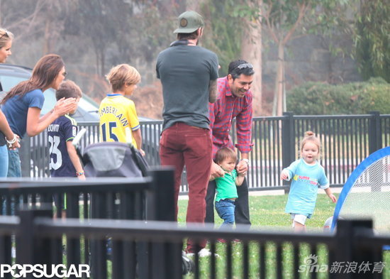 La adorable pequeña princesa Harper Seven Beckham con su familia en parque de Los Ángeles6