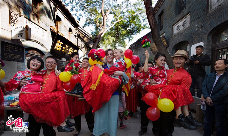 20 parejas celebran su boda de estilo tradicional chino en antiguo pueblo Zhoucun4