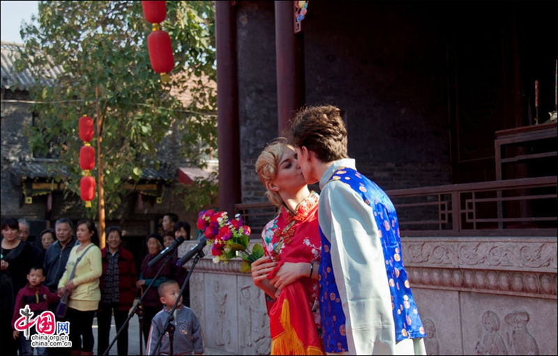 20 parejas celebran su boda de estilo tradicional chino en antiguo pueblo Zhoucun11