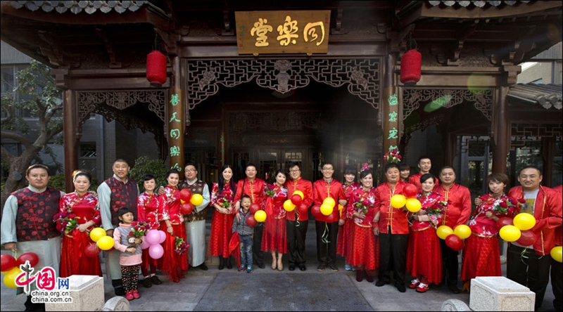 20 parejas celebran su boda de estilo tradicional chino en antiguo pueblo Zhoucun15