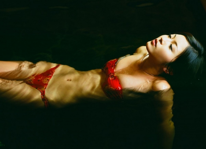 Mujeres que poseen cuerpos sensuales18