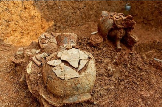 Descubren brillante espada de hace dos mil años en tumba antigua de Miluo, Hunan5