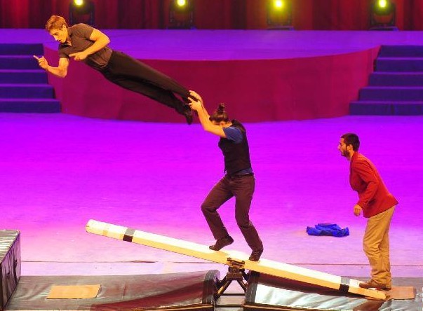 Comienza XIV Festival Internacional de Acrobacias de Wuqiao en norte de China