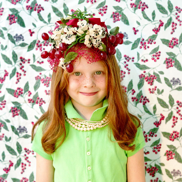 Niñas angelicales de 7 años con sombreros de flores9