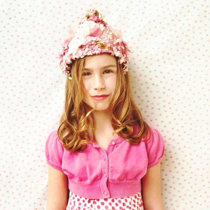 Niñas angelicales de 7 años con sombreros de flores17