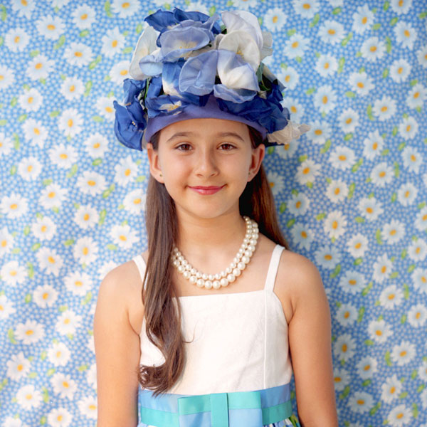 Niñas angelicales de 7 años con sombreros de flores5