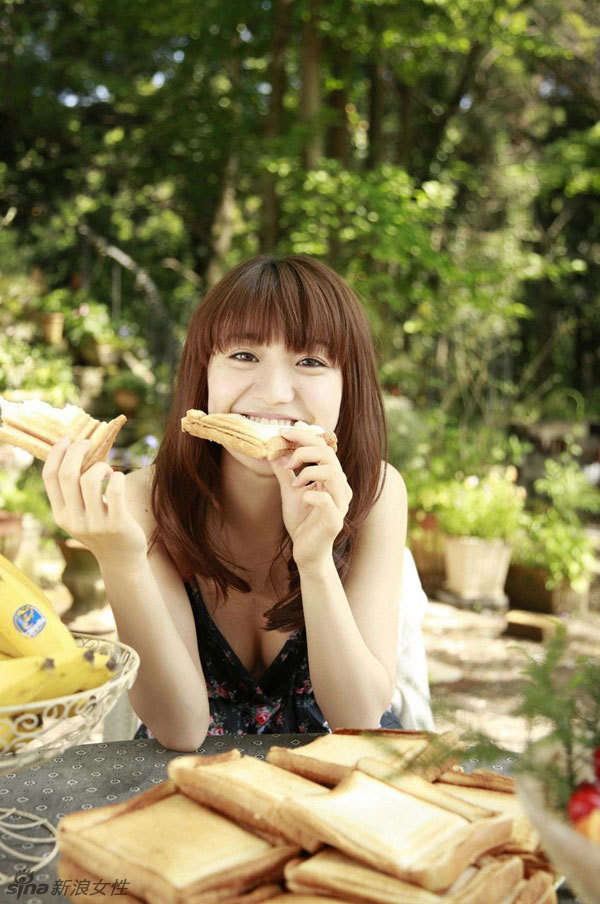 Fotos seductoras de la actriz japonesa Oshima Yuko 8