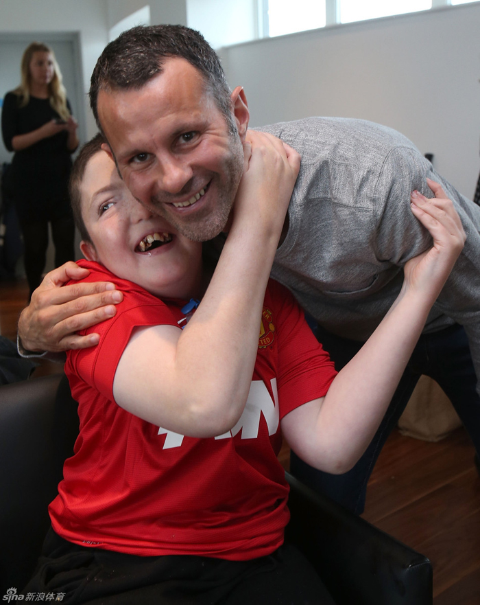 Los jugadores del Manchester United visitaron a los aficionados discapacitados 4