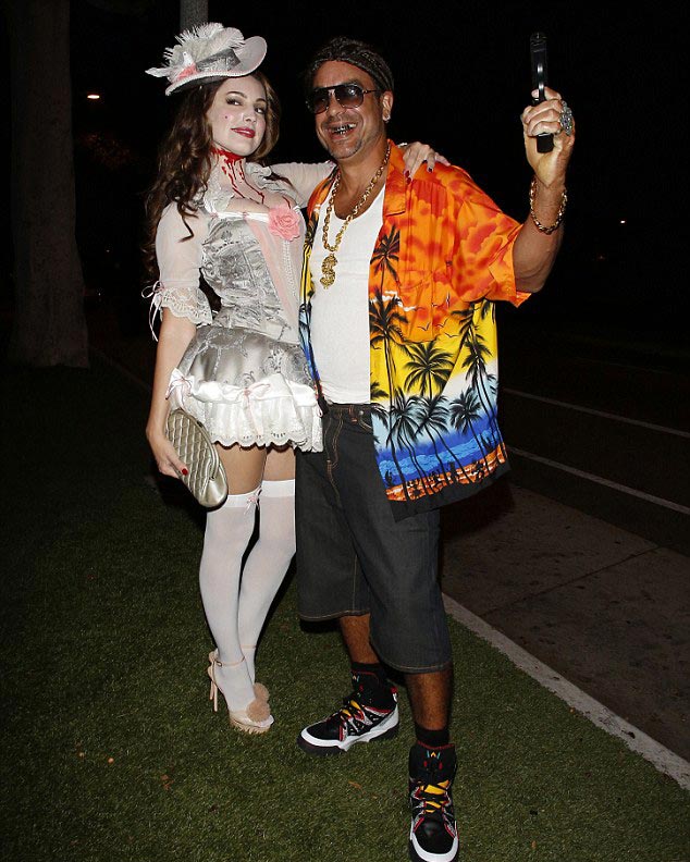 Sexy disfraz de reina de Kelly Brook en Festival de Halloween