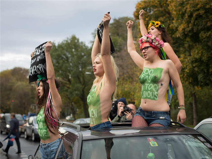 Activistas desnudas de FEMEN se manifiestan frente a la embajada de Arabia Saudita en Berlín Activistas desnudas de FEMEN se manifiestan frente a la embajada de Arabia Saudita en Berlín