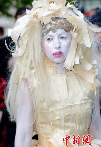 Nuevos vestidos escandalosos de Lady Gaga5