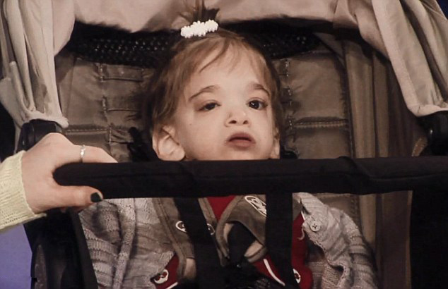 Muere Brooke Greenberg, chica de 20 años pero parece a una bebé