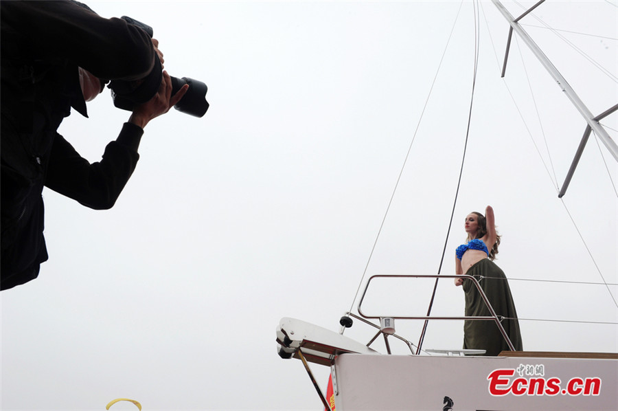 Chicas sensuales en bikini en boat show en Changsha, China 8