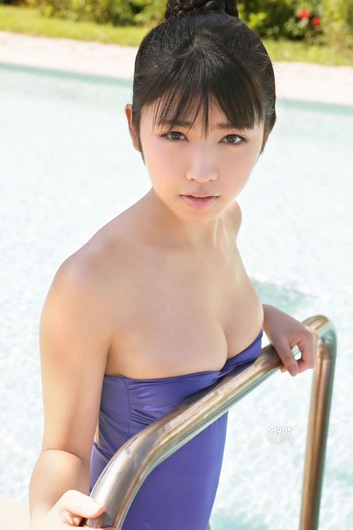 La joven sexy actriz japonesa Rina Nagai posa sexy 8