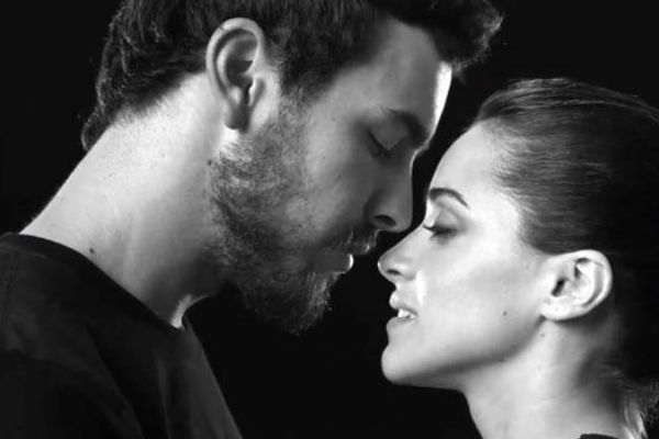 Bajo un cielo estrellado. Nada más romántico que hacer un pic-nip en el campo, y esperar a que el cielo se ilumine con las estrellas para besar a tu amado.