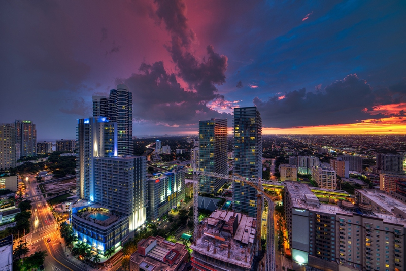 Espectaculares imágenes del imprevisible cielo de Miami8