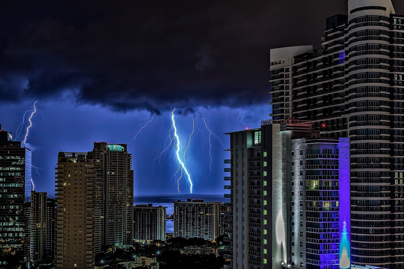 Espectaculares imágenes del imprevisible cielo de Miami9