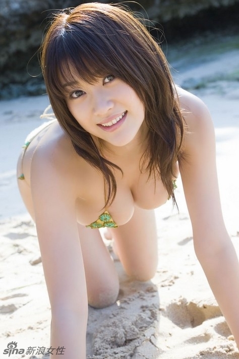 Fotos sensuales de la sexy japonesa Mikie Hara con pechos bonitos