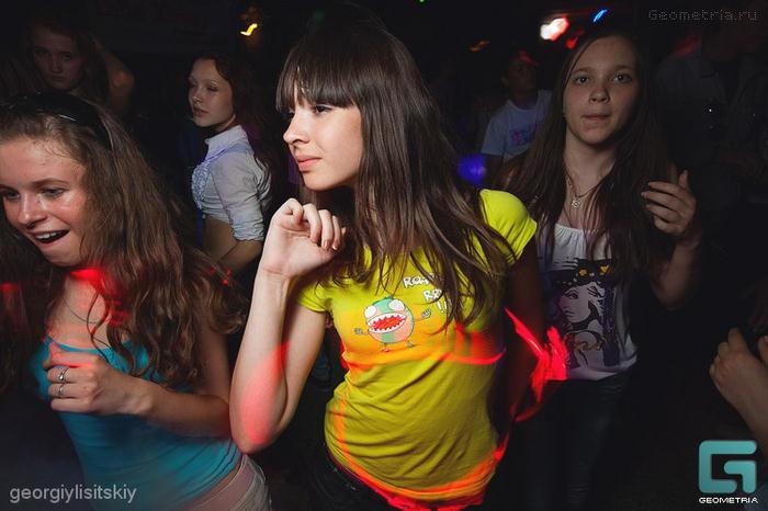 El club nocturno para los adolescentes en rusia_spanish