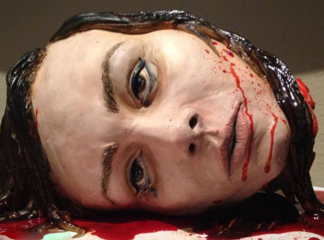 pareja de texas celebra su boda con torta sangrienta