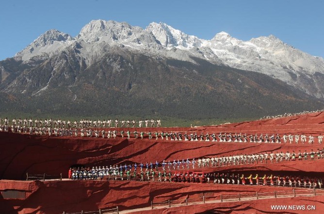 Show cultural “Impresión de Lijiang” representado al pie de la montaña nevada Yulong5