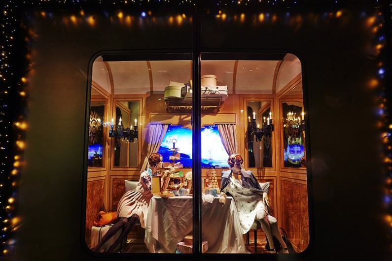 Lujosos escaparates navideños en “Harrods Express”6