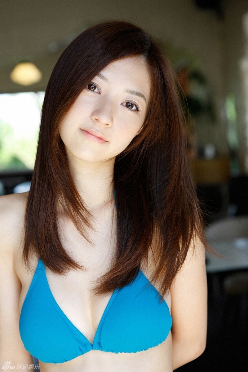 Fotos seductoras de la sexy actriz japonesa Rina Aizawa 4