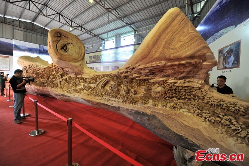 Escultura de madera de 12 metros de largo rompe récord Guinness1