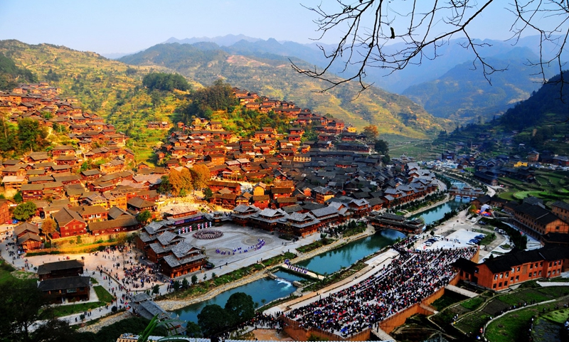 Magnífico paisaje del pueblo Xijiang en la provincia Guizhou de China8