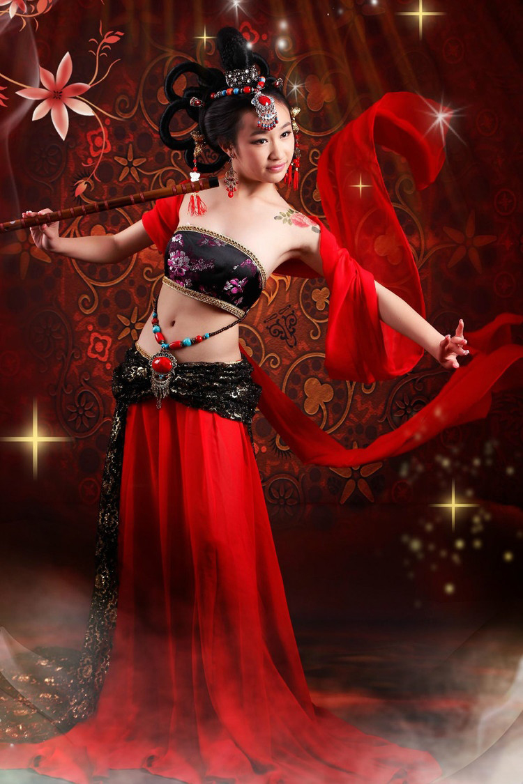 Fotos sexy de la bella china en espléndido vestido tradicional 1