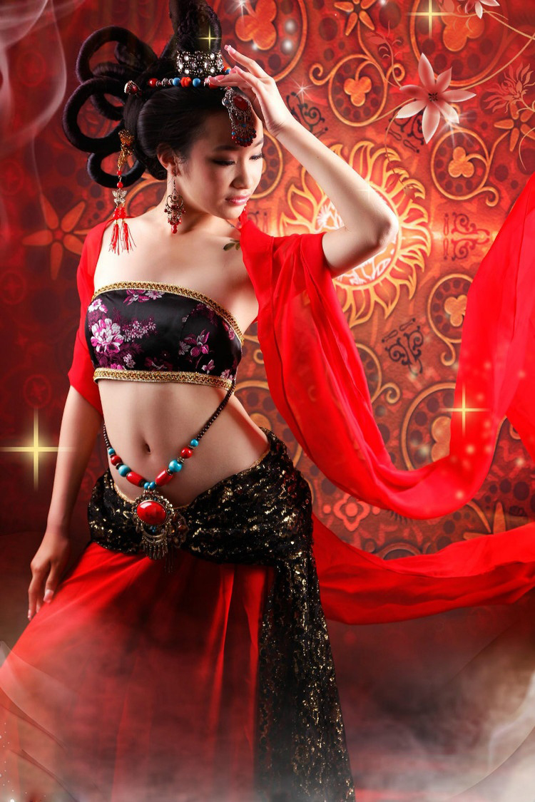 Fotos sexy de la bella china en espléndido vestido tradicional 2