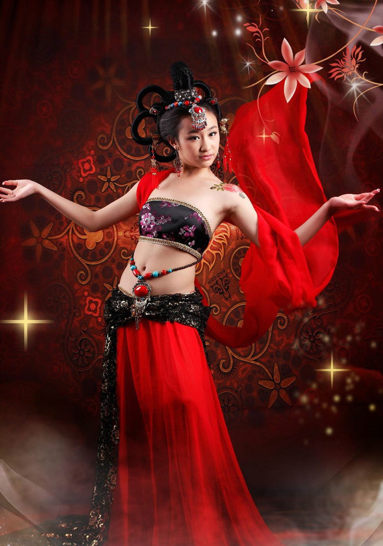 Fotos sexy de la bella china en espléndido vestido tradicional 3