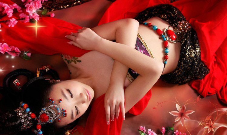 Fotos sexy de la bella china en espléndido vestido tradicional 7