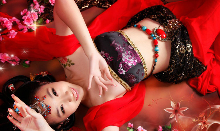 Fotos sexy de la bella china en espléndido vestido tradicional 9