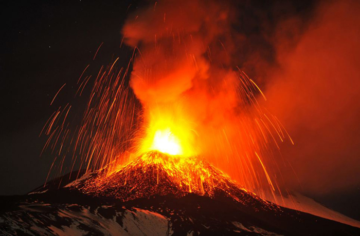 El volcán italiano Etna ha entrado en erupción de nuevo 6